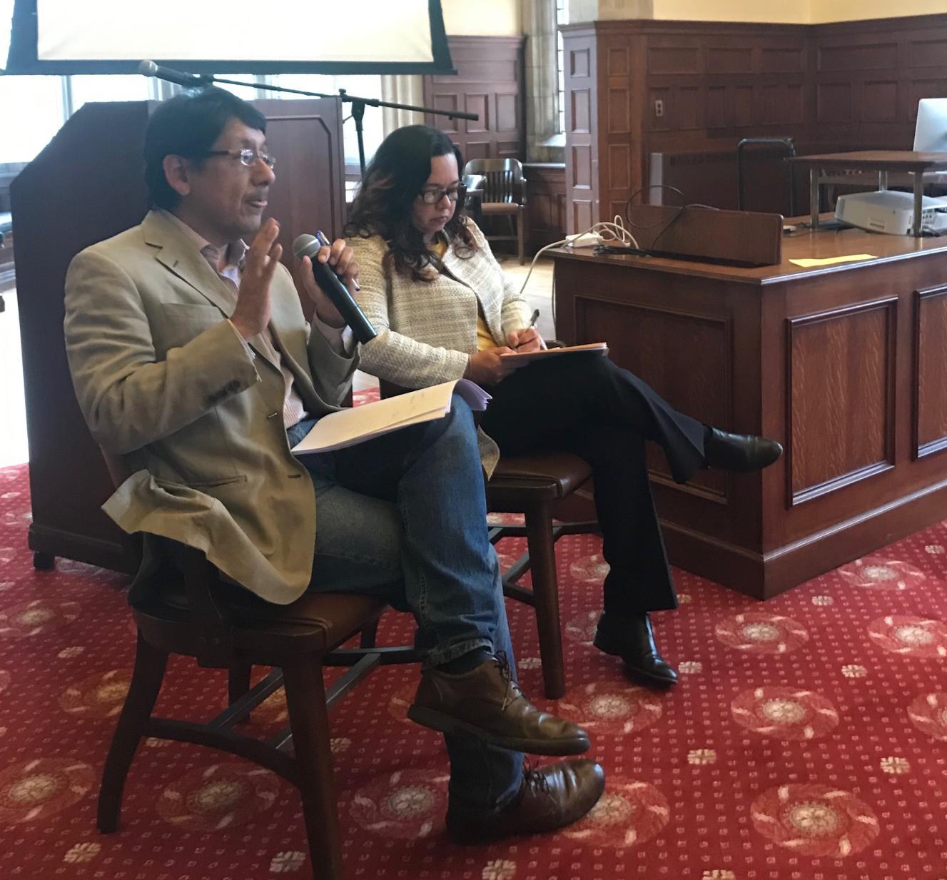 Felix Reategui和Irina Junieles, answering questions from students attending the colloquium “Memory, Truth and Justice: Lessons from the Peace Processes in South America”